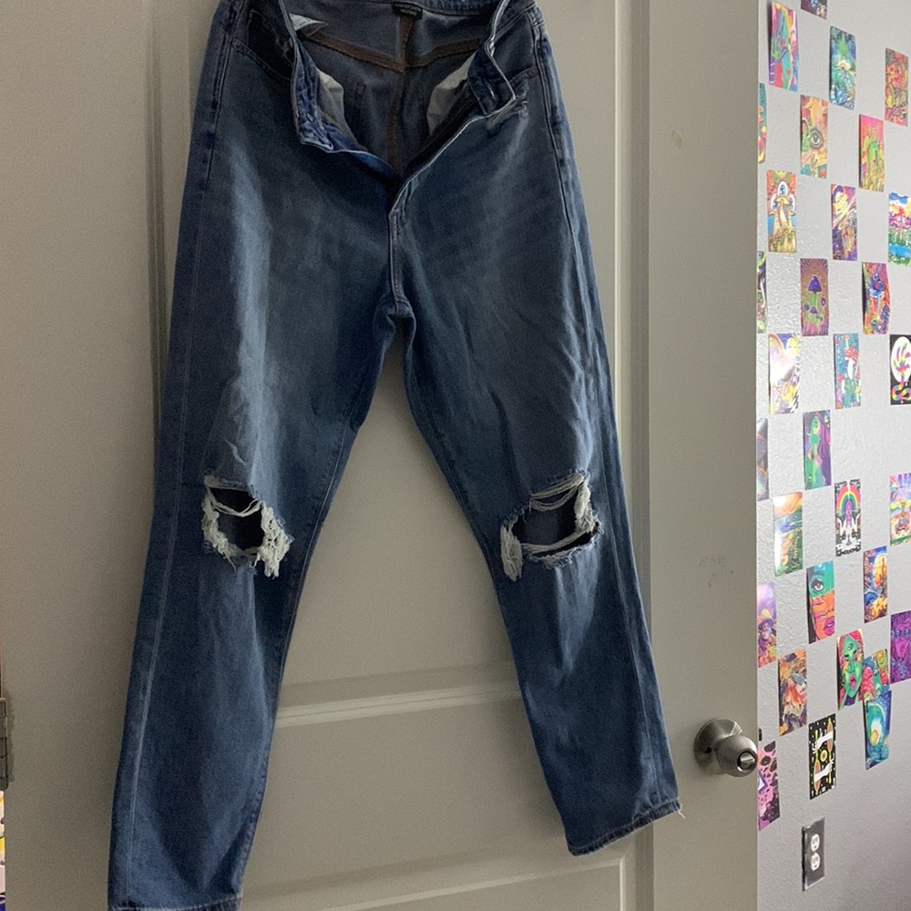 loved these mom jeans !! fit so nice but i lost weight & fit very lose